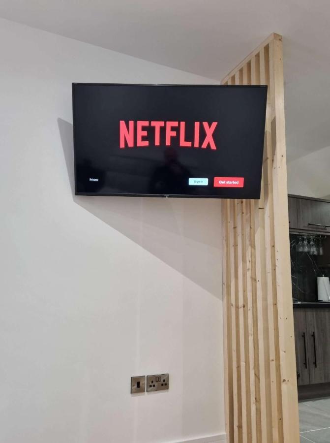 Lmk, Spacious 1 Bedroom Ground Floor Apartment, Ev Charger, Free Parking Wi-Fi, Great Location Belfast Eksteriør billede