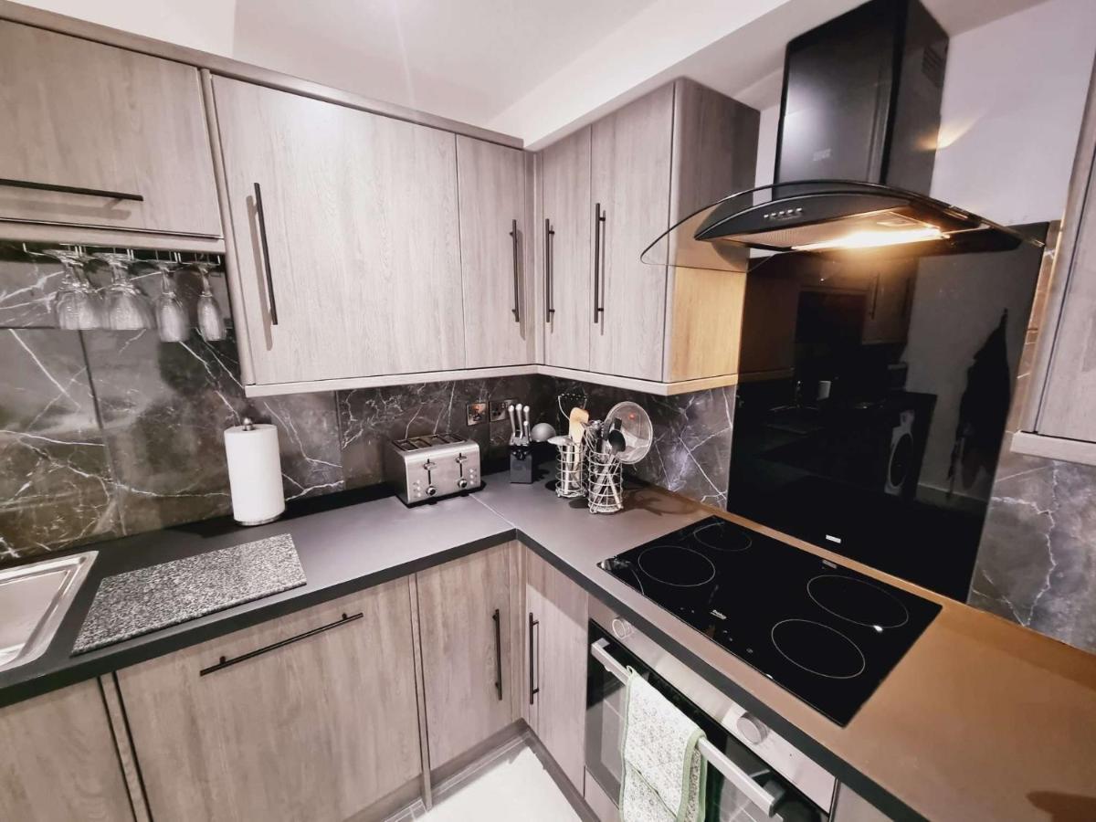 Lmk, Spacious 1 Bedroom Ground Floor Apartment, Ev Charger, Free Parking Wi-Fi, Great Location Belfast Eksteriør billede