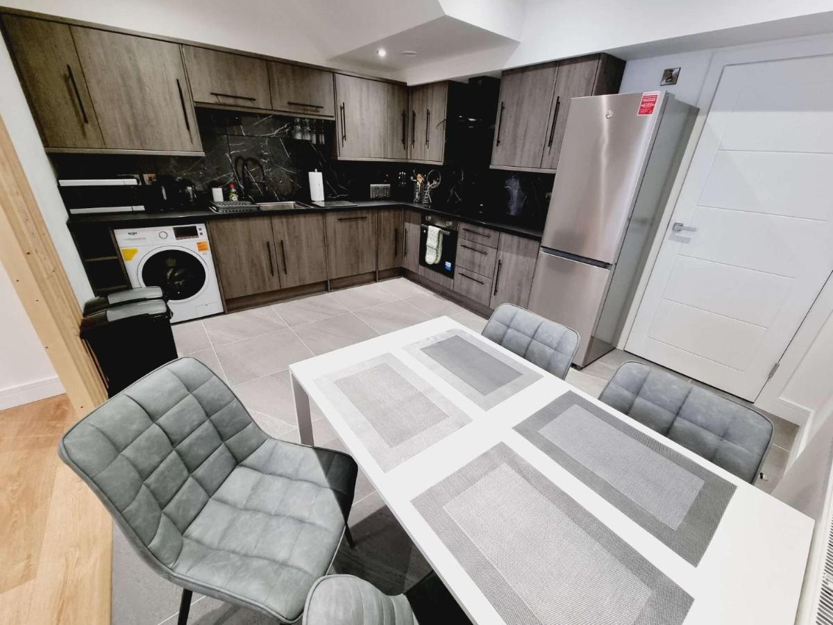 Lmk, Spacious 1 Bedroom Ground Floor Apartment, Ev Charger, Free Parking Wi-Fi, Great Location Belfast Eksteriør billede