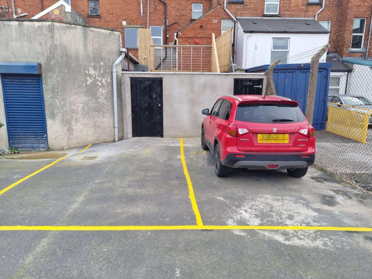 Lmk, Spacious 1 Bedroom Ground Floor Apartment, Ev Charger, Free Parking Wi-Fi, Great Location Belfast Eksteriør billede